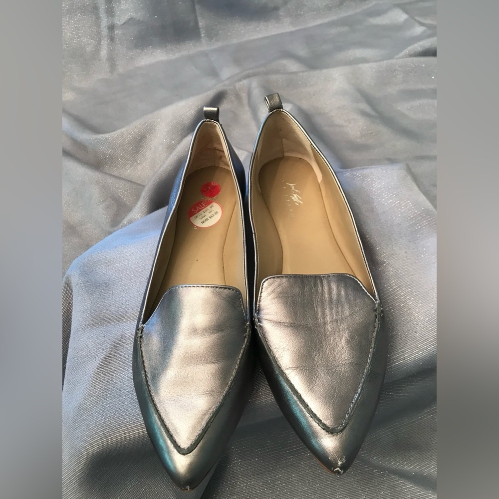 Pewter Metallic Pointed Leather Loafers by Lord & Taylor Sz 9.5